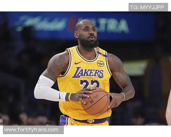 詹姆斯:从篮球场上的传奇到社会影响力的多重角色解析 詹姆斯:从篮球场上的传奇到社会影响力的多重角色解析