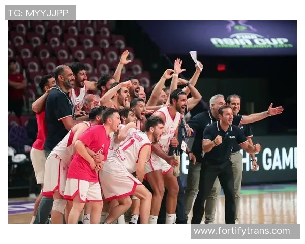 中国男篮与伊朗队赛场冲突引发热议球迷对比赛精神的反思与讨论 中国男篮与伊朗队赛场冲突引发热议球迷对比赛精神的反思与讨论