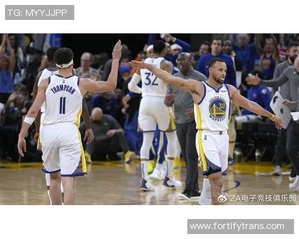 勇士队库里领衔对决步行者全力争胜精彩瞬间回顾